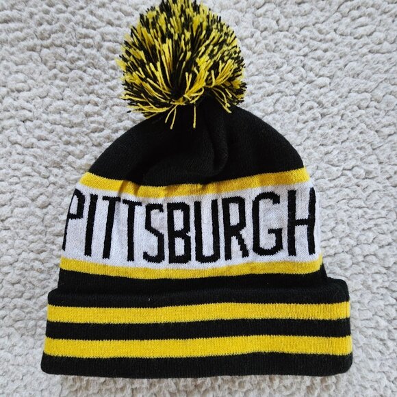Pittsburgh Beanie Hat Black Gold Warm Winter Soft Acrylic Adults Knit Pom - Picture 1 of 3